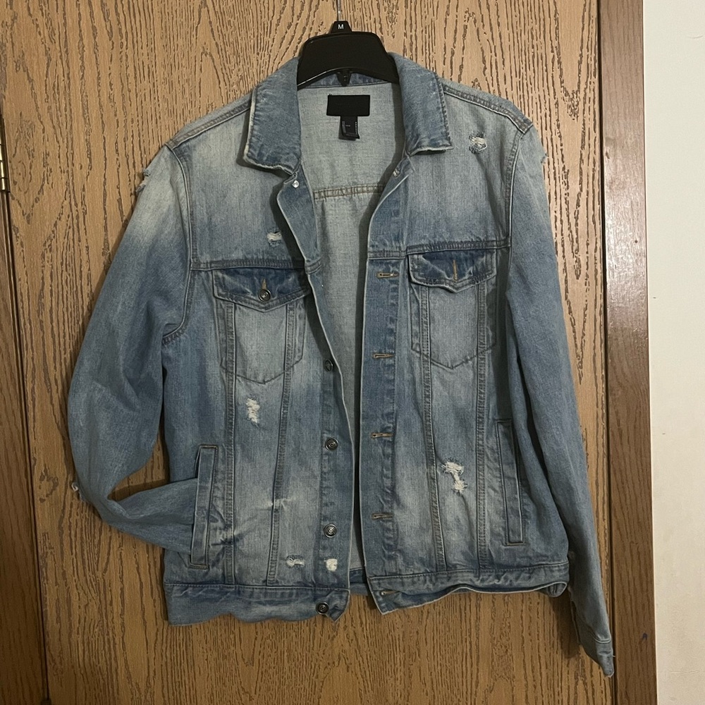 Men’s Light blue distressed Jean jacket-great condition size M